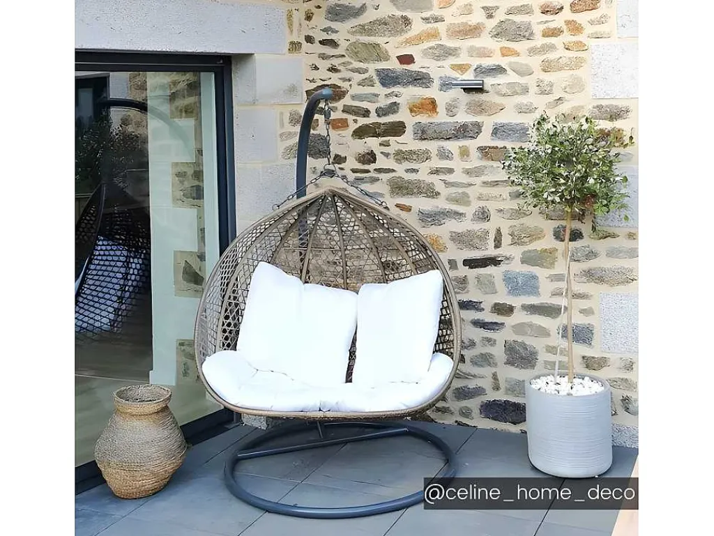 Tweezits Hangstoel Van Beige Gevlochten Hars Met Wit Kussen - Vahina-MYLIA Sale